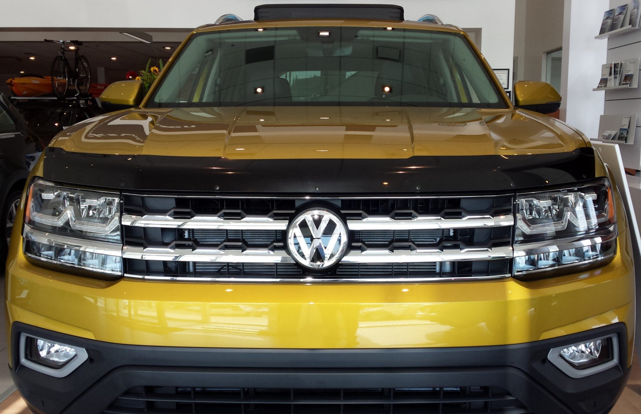 Volkswagen Atlas (2018-up) FormFit Hood Protector